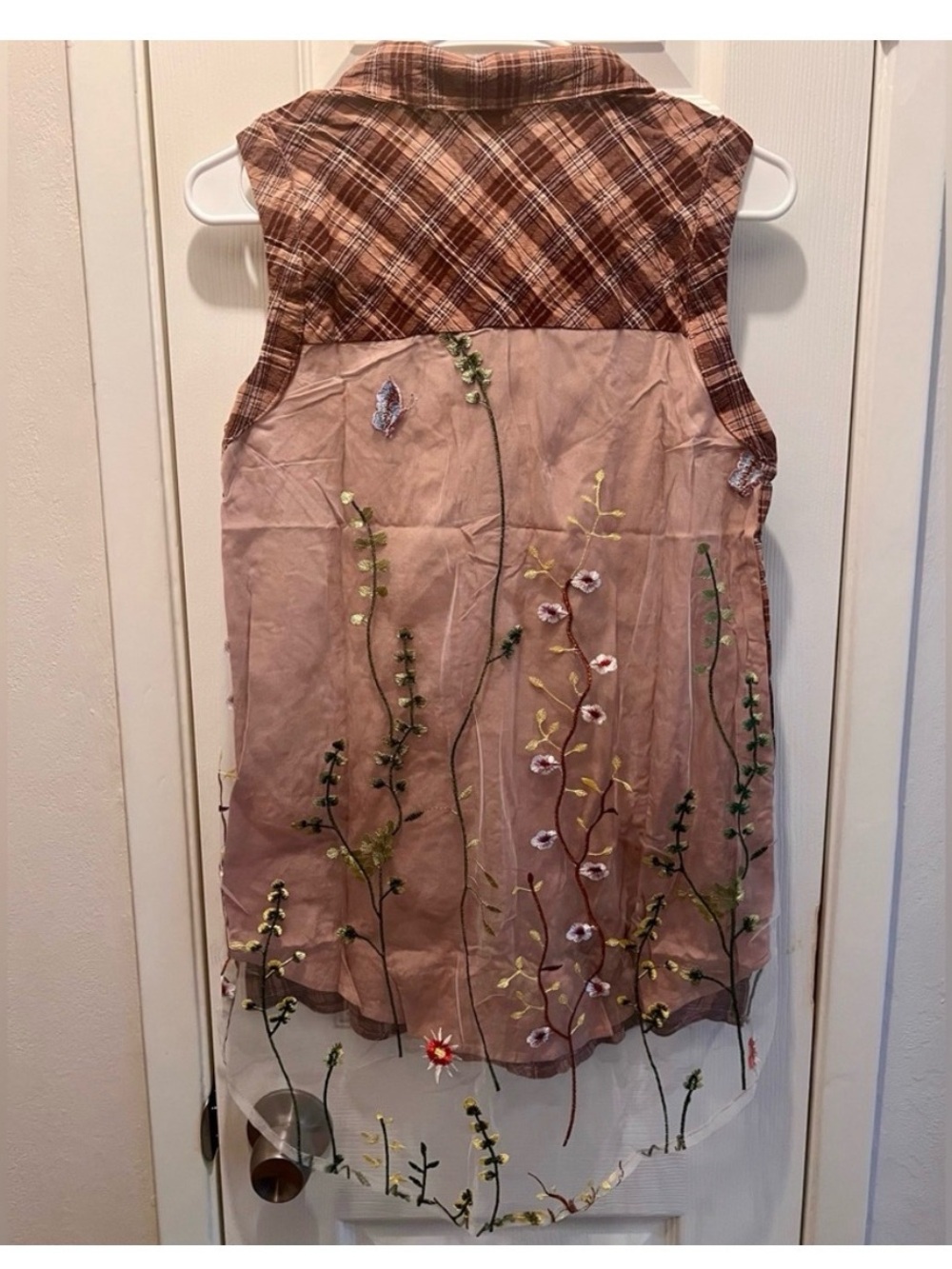 ODDY Sleeveless Plaid Button-Front Top with Embroidered Back - Brown/Pink - Picture 5 of 5